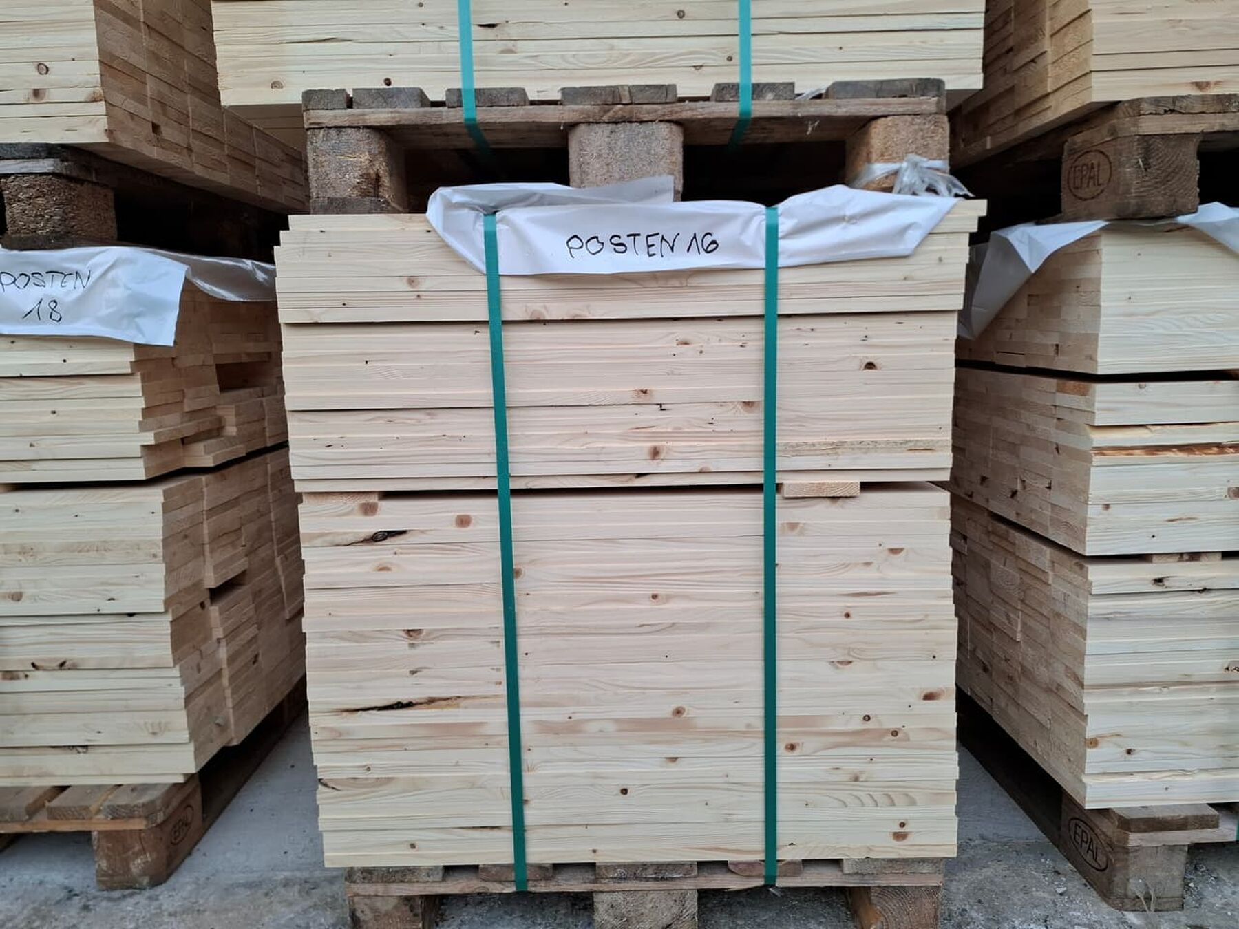 46,53 m² Fichte Holzbretter Glattkantbretter, 18x100x840 mm