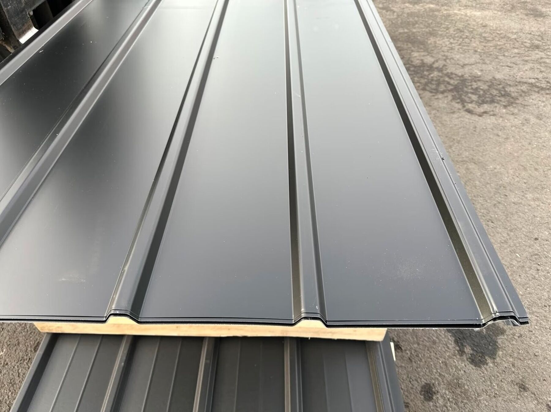 27,07 m² Trapezblech Sonderposten 300 cm Schwarz DP 20/220 27,07 m² Trapezblech Sonderposten 300 cm Schwarz DP 20/220
