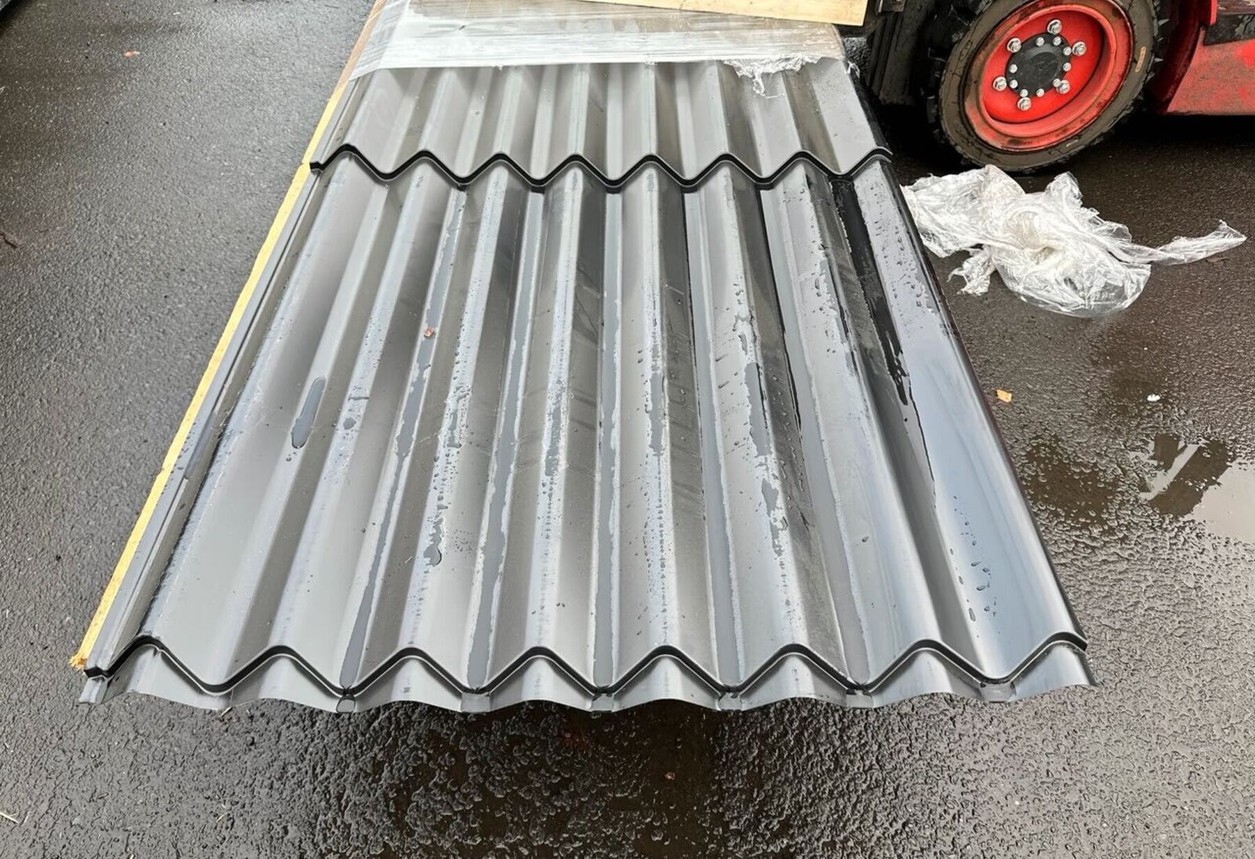 69,13 m² Wellblech Sonderposten 519 cm DP 34-143 Schwarz mit Vlies