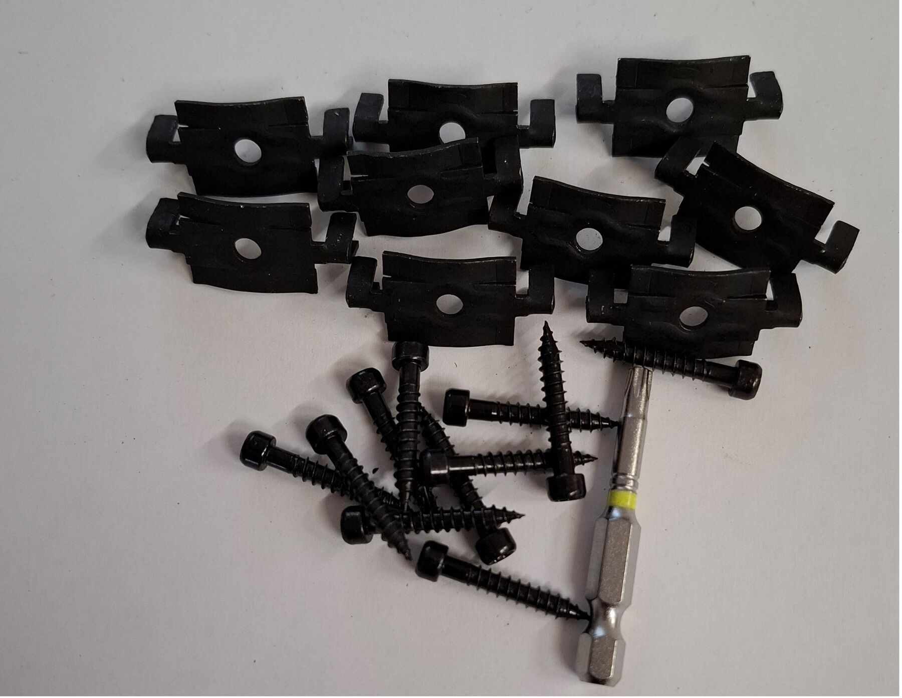 Montageclip Edelstahl Schwarz mit Schraube  50 Stück
