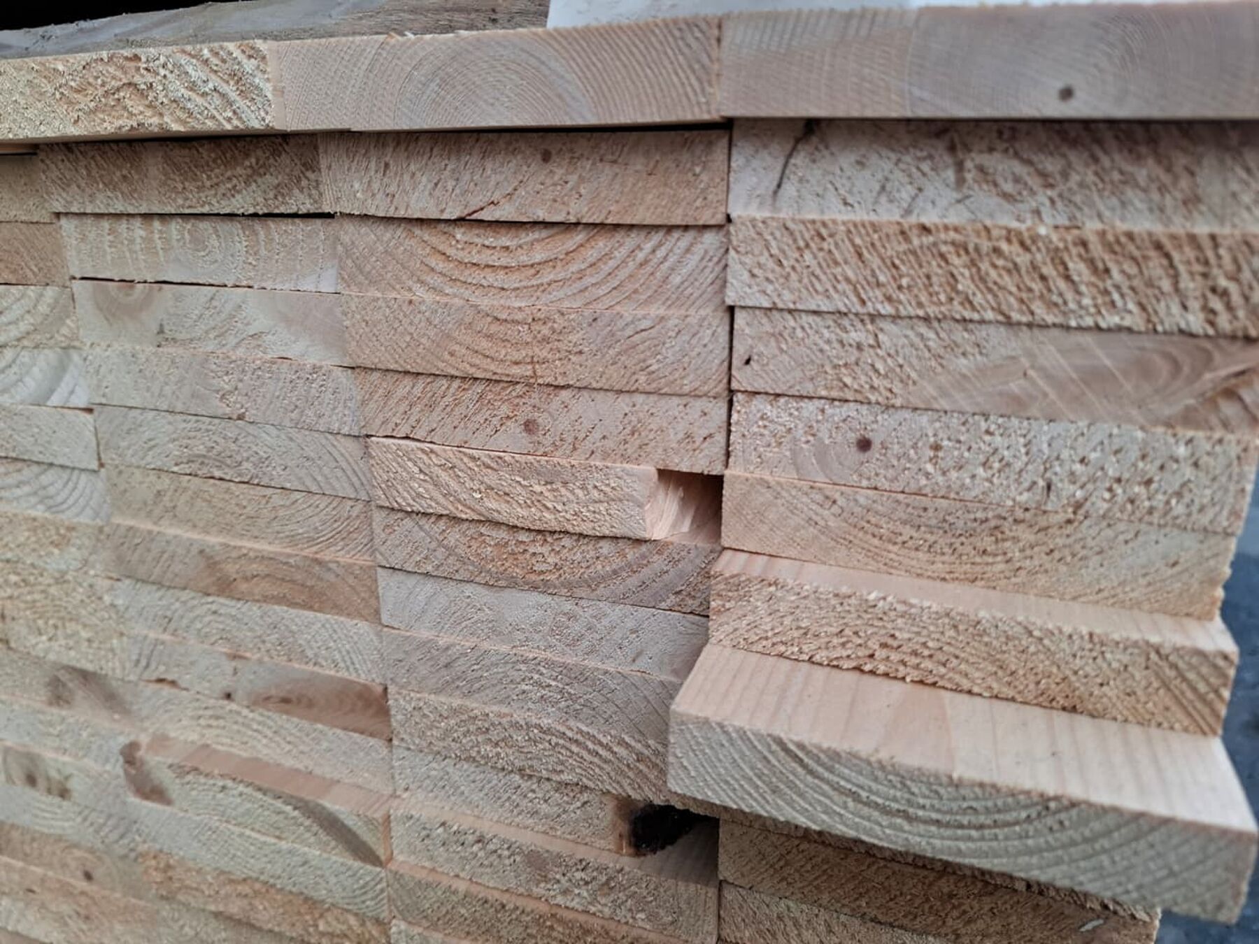 44,61 m² Fichte Holzbretter Glattkantbretter, 18x98x840 mm