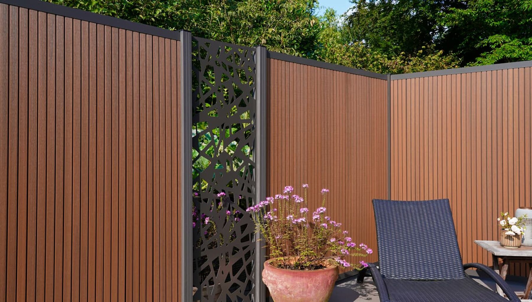 WPC Akustikzaun,  Shadowline Mahagoni 175 x 180 cm Vertikal
