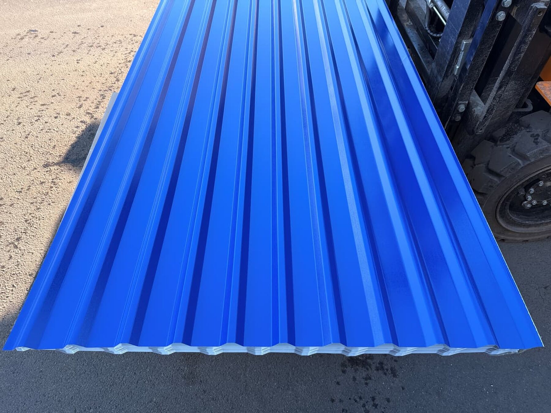 Sonderposten Trapezbleche 3,00 m Profil 18/1060, 0.60 mm Stärke, Ultramarinblau 5002