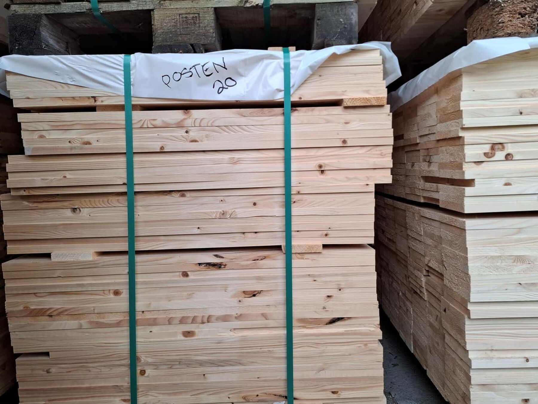 52,21 m² Fichte Holzbretter Glattkantbretter, 18x98x885 mm