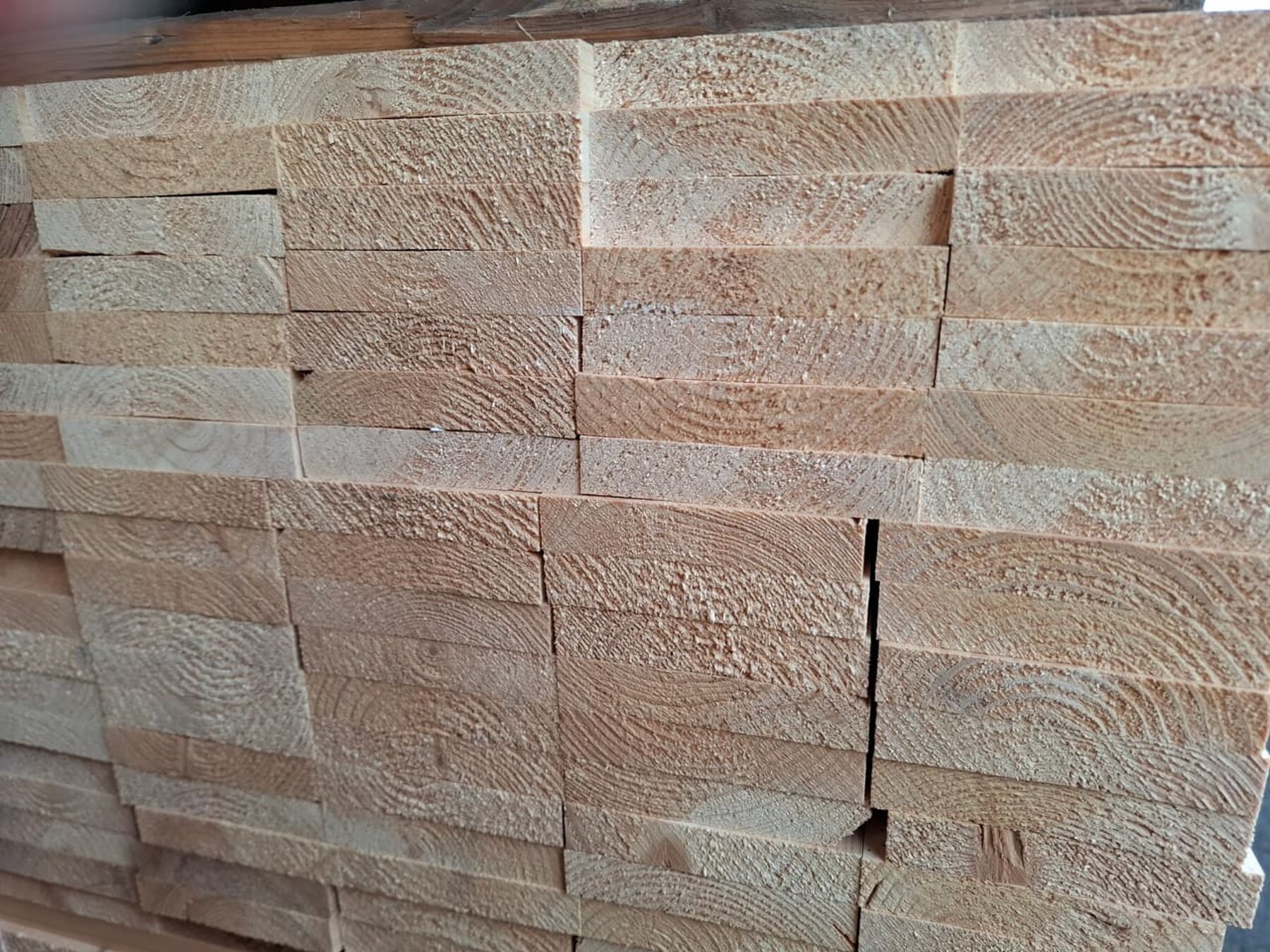 46,53 m² Fichte Holzbretter Glattkantbretter, 18x100x840 mm
