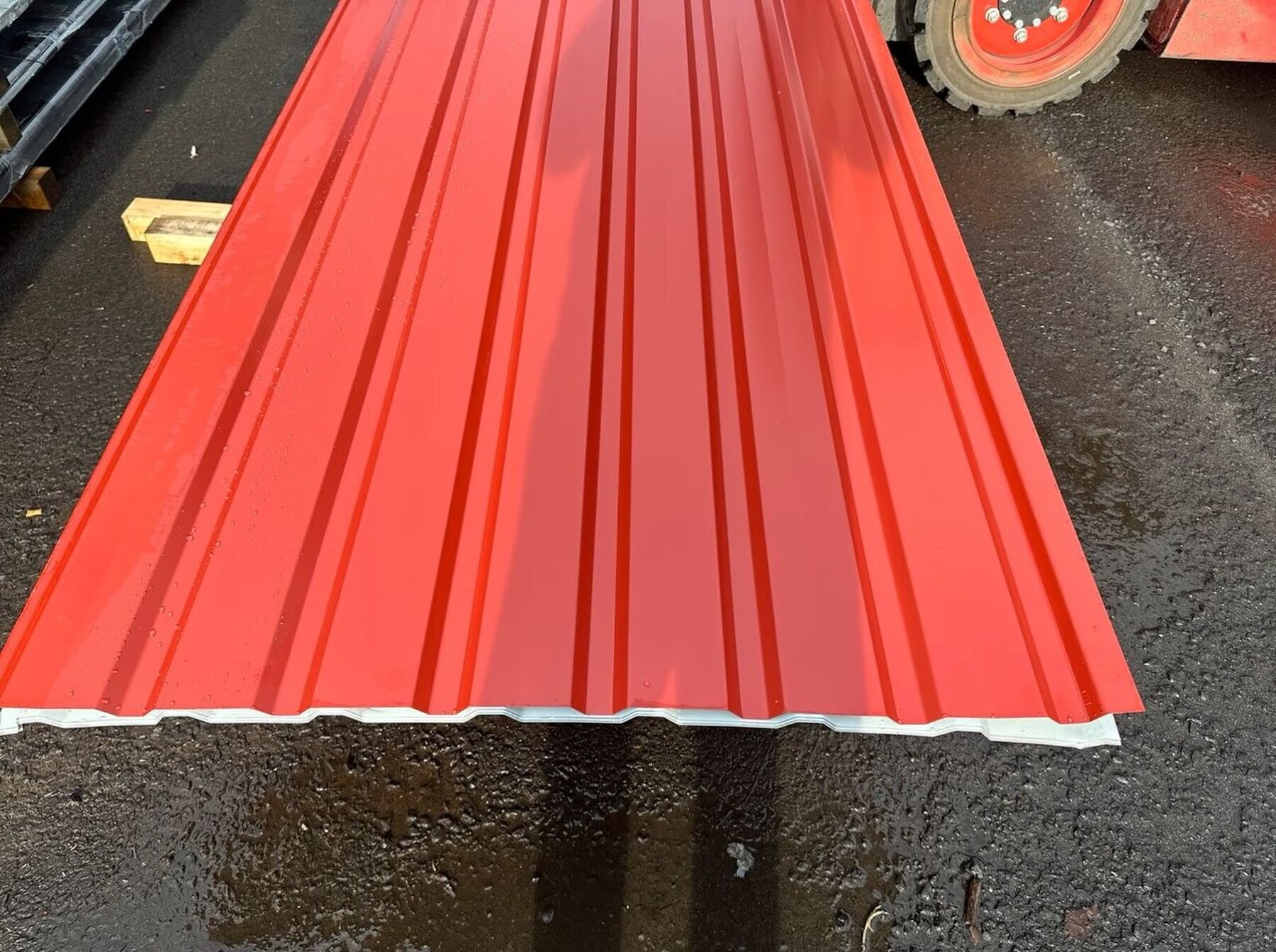 42,10 m² Wandblech Sonderposten Rot DP 20/100