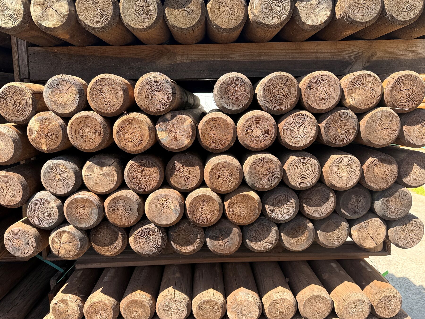 Holzstämme, Rundholz, Holzstapel, Baumstämme, Schnittholz