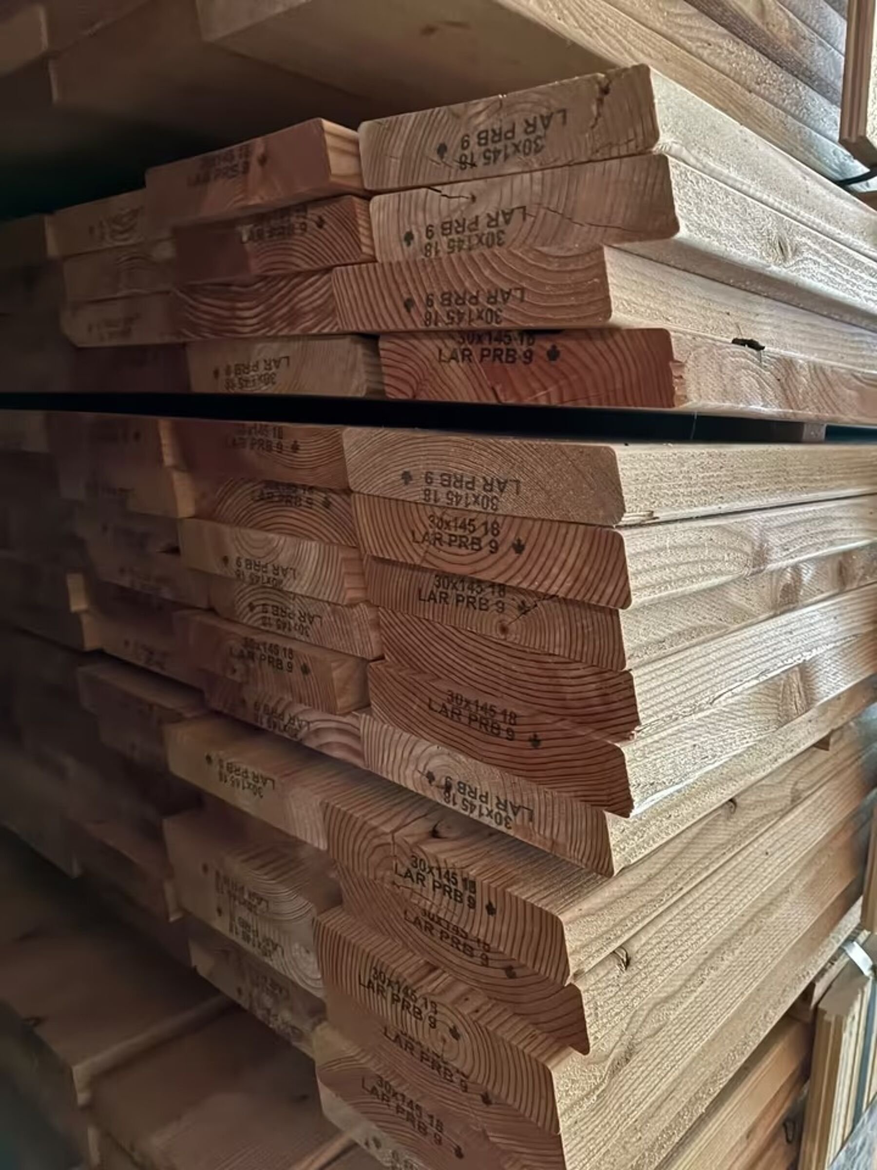Holzlatten, Bauholz, Holzstapel, Holzplatten, Sägewerk