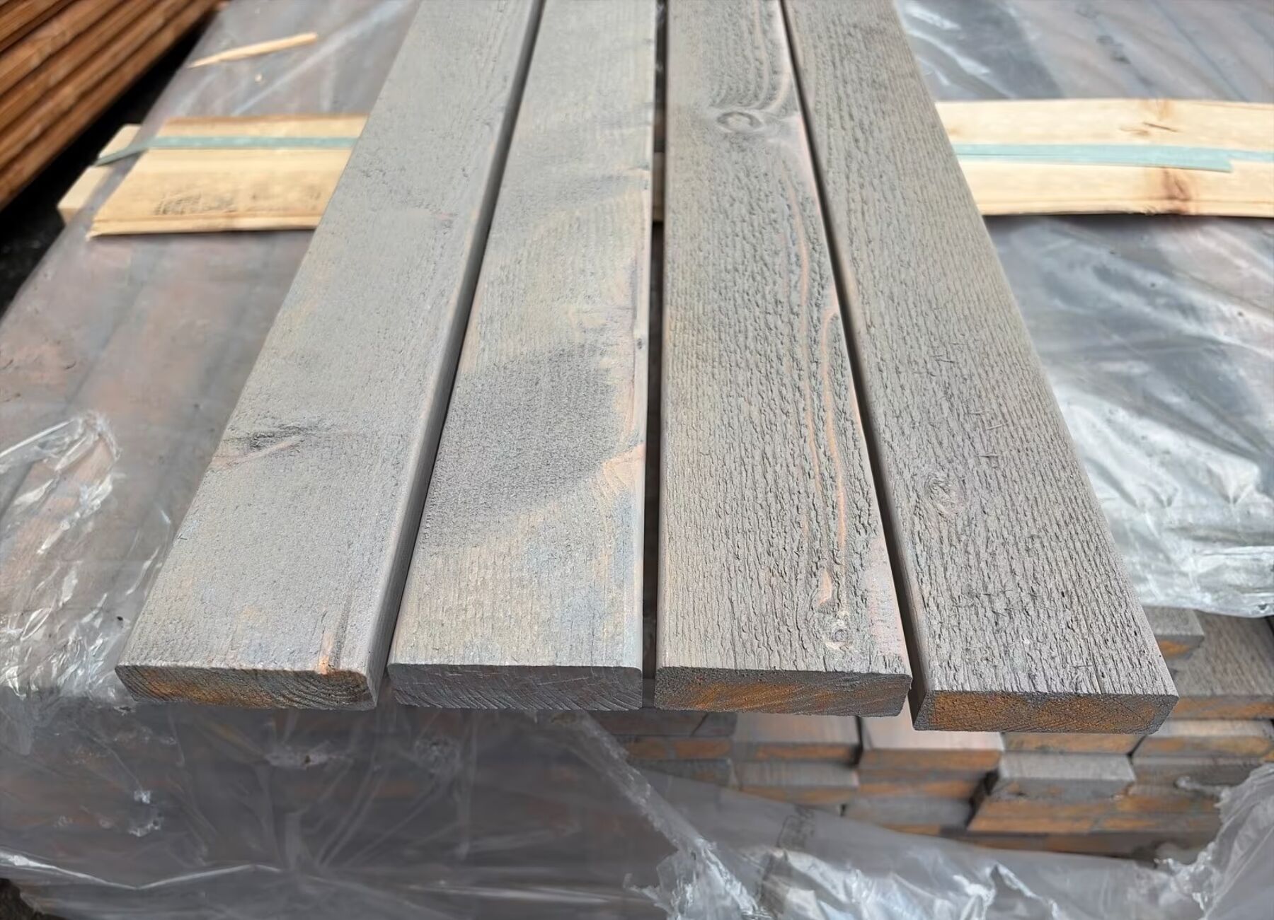505 lfm Douglasie Glattkantbretter Rubinsilber, 21x68x5490 mm
