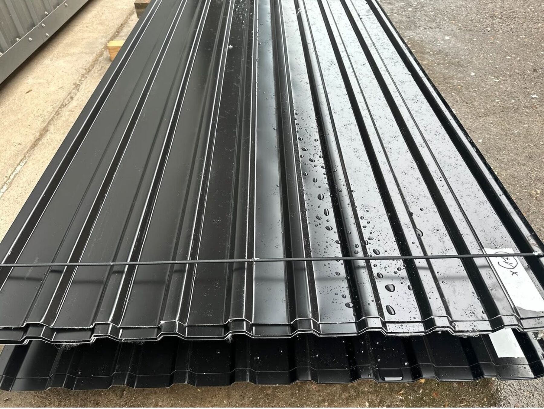 58,32 m² Trapezblech Sonderposten 200 cm Schwarz DP 20-65 58,32 m² Trapezblech Sonderposten 200 cm Schwarz DP 20-65