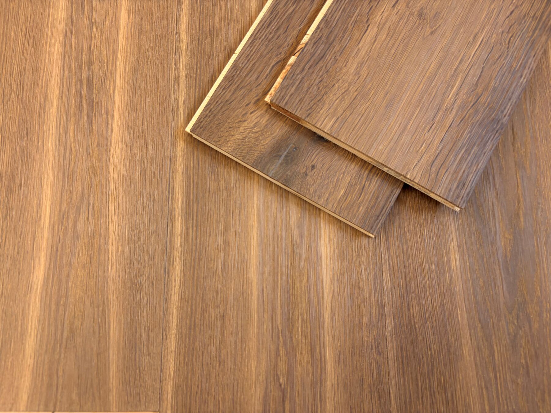 Parkett Eiche Landhausdiele Skane X-Dark geölt, 2390 x 198 x 14 mm Holzpaneele, Holzfurnier, braun, Bodenlatten, Grainmuster
