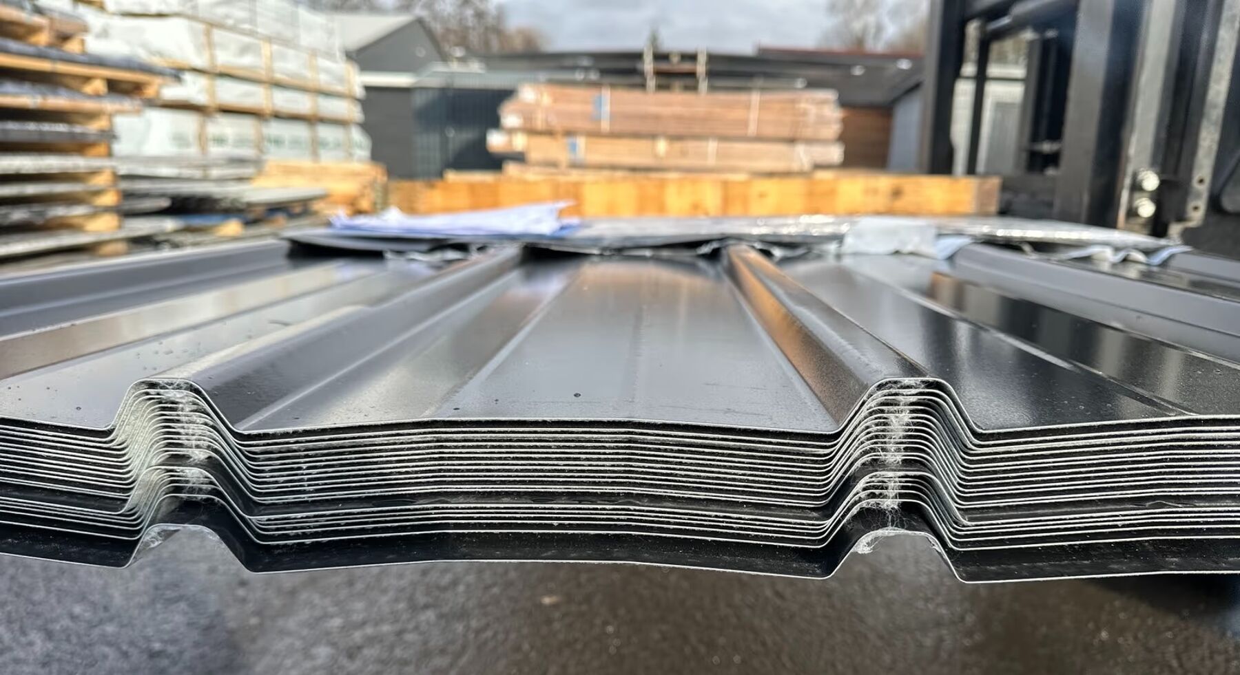 81,21 m² Trapezblech Sonderposten 360 cm Schwarz mit Vlies DP 20/220 Stahl, Holz, Haus, Wohnen, Dach