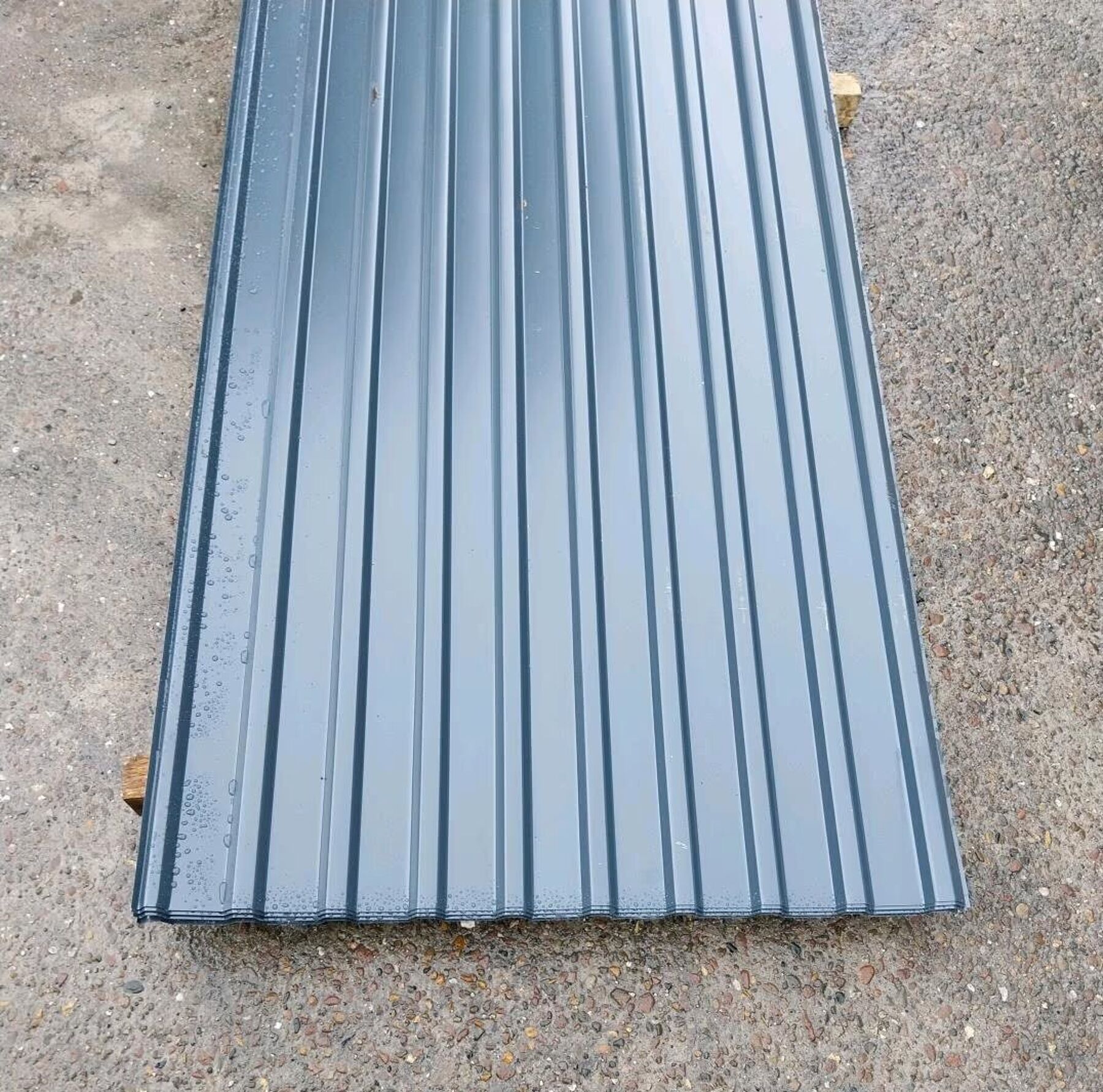 45,36 m² Trapezblech Sonderposten 200 cm Anthrazit mit Vlies DP 20/65 Maschine, Rampe