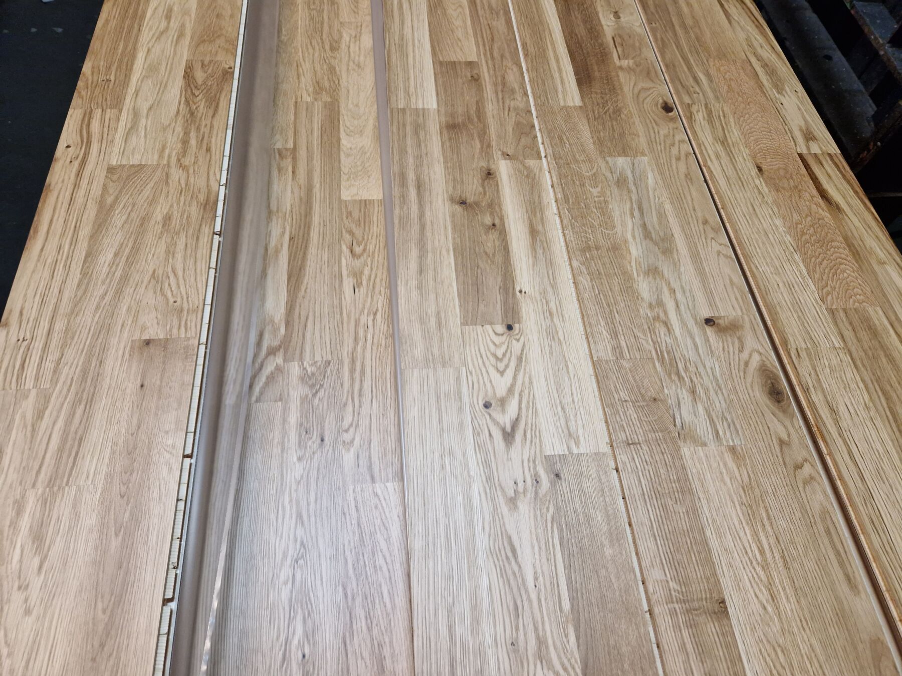 Parkett Eiche Schiffsboden Wild Unikat lackiert, 2390 x 198 x 14 mm