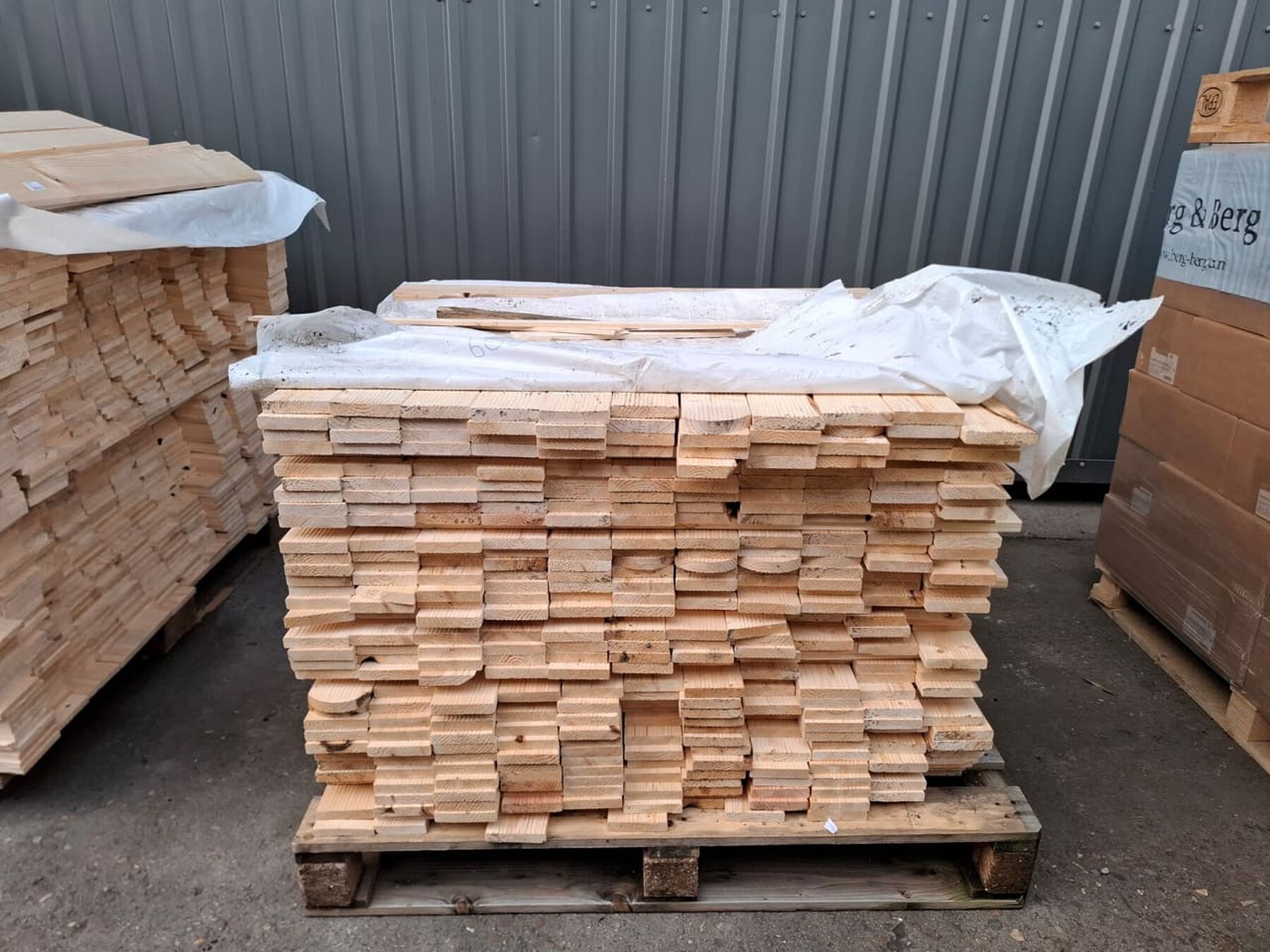 39,91 m² Fichte Holzbretter Glattkantbretter, 17x90x880 mm
