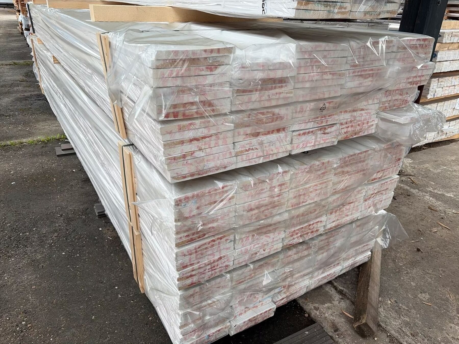 Gipskartonplatten, Baustoffe, Stahl?, Holz?, Verpackung/Palette, Holzplatten, Bauholz, Sperrholz, Baumaterial, Stapelpallet, Holzlatten, Bauholz, Schaltafeln, Holzplatten, Palettenware, Hholzplatten, Konstruktion-Holz, Putzholz, Bauholz, Stapelholz