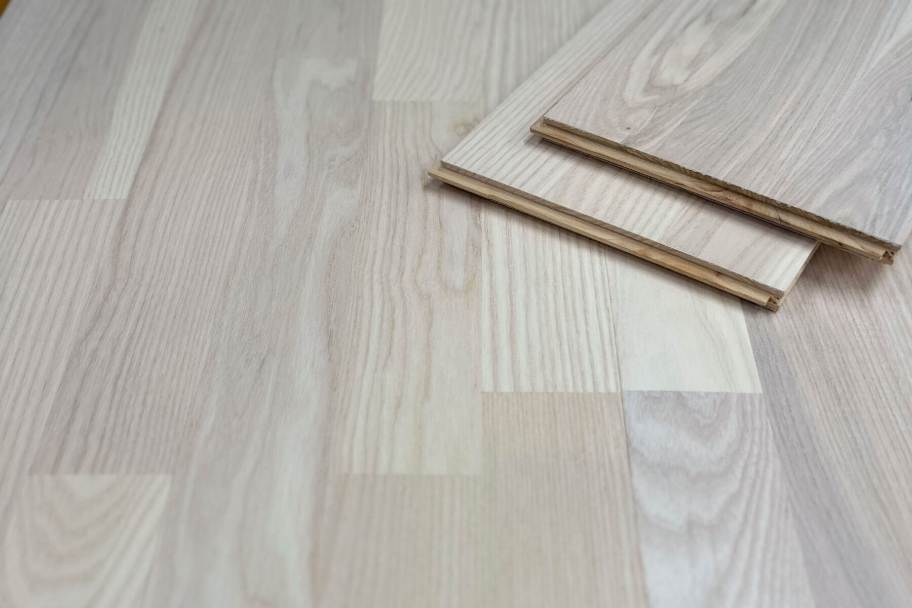 Parkett Esche 3-Stab Schiffsboden Eco extraweiß, 2. Wahl