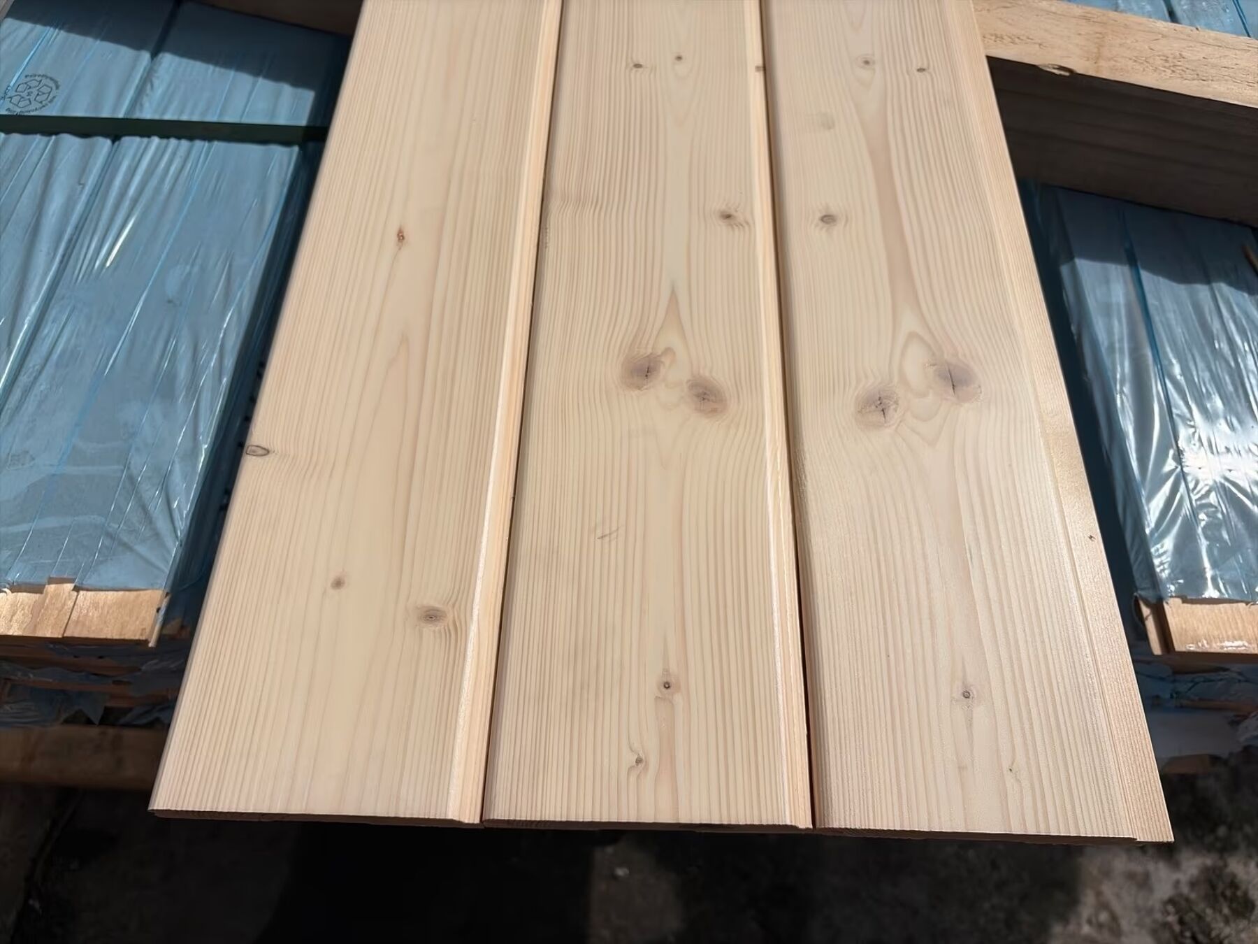 28,74 m² Fichte Profilholz Weiss, 15,5x121x5400 mm 28,74 m² Fichte Profilholz Weiss, 15,5x121x5400 mm