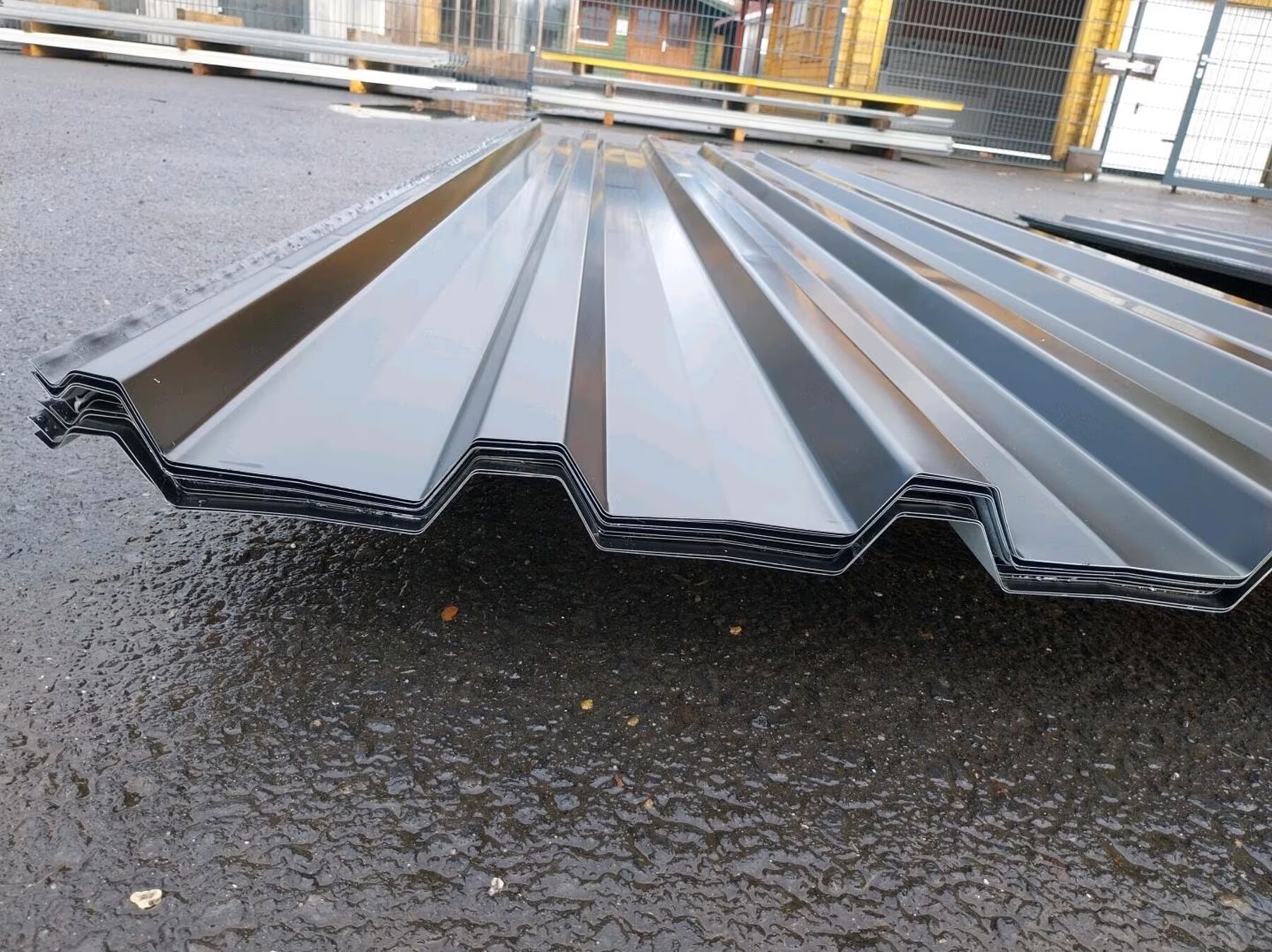 31,20 m² Trapezblech Sonderposten 300 cm Schwarz DP 35-200 31,20 m² Trapezblech Sonderposten 300 cm Schwarz DP 35-200