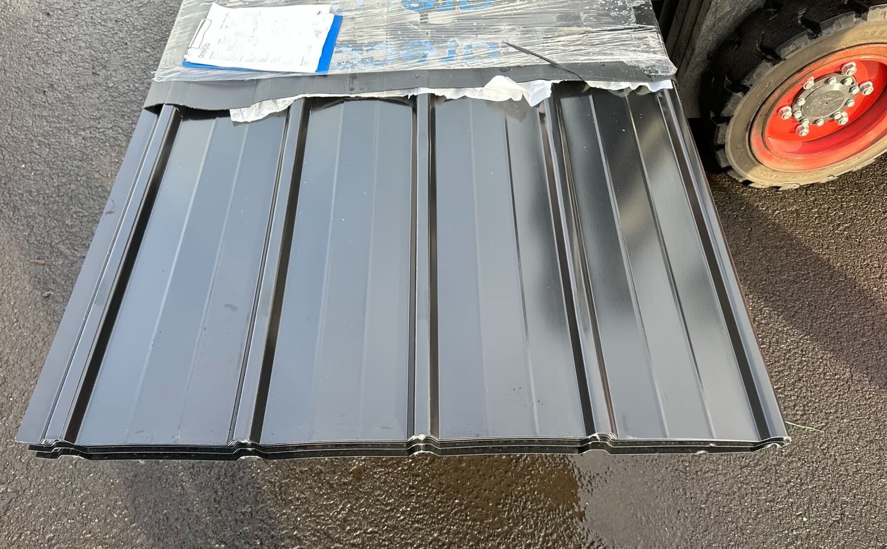 81,21 m² Trapezblech Sonderposten 360 cm Schwarz mit Vlies DP 20/220 81,21 m² Trapezblech Sonderposten 360 cm Schwarz mit Vlies DP 20/220