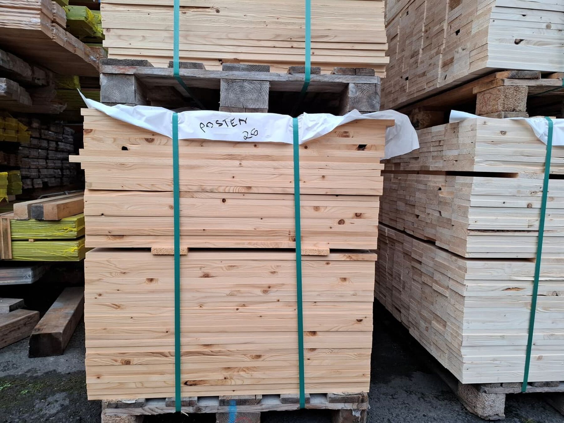44,61 m² Fichte Holzbretter Glattkantbretter, 18x98x840 mm