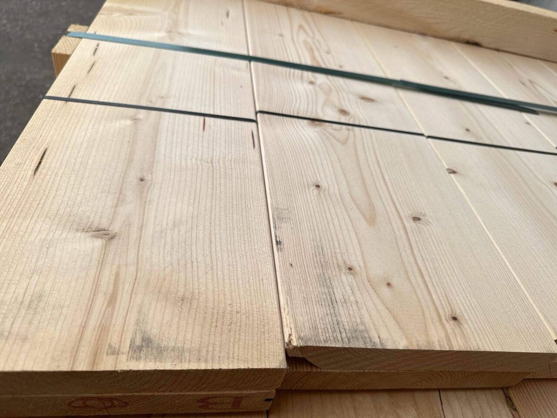 47 m² Nordische Fichte Glattkantbrett, 27x195x5100 mm