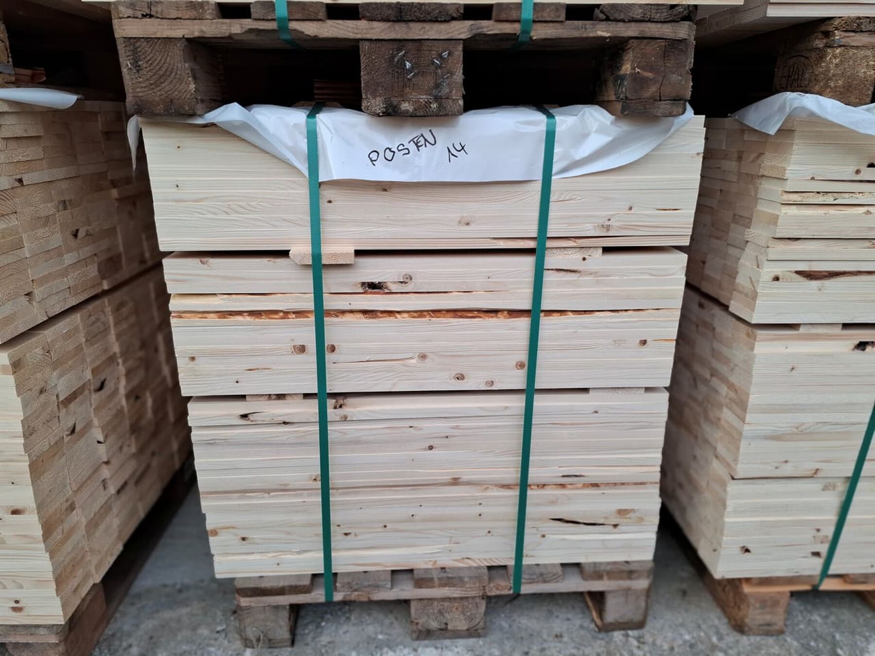 43,79 m² Fichte Holzbretter Glattkantbretter, 18x98x840 mm
