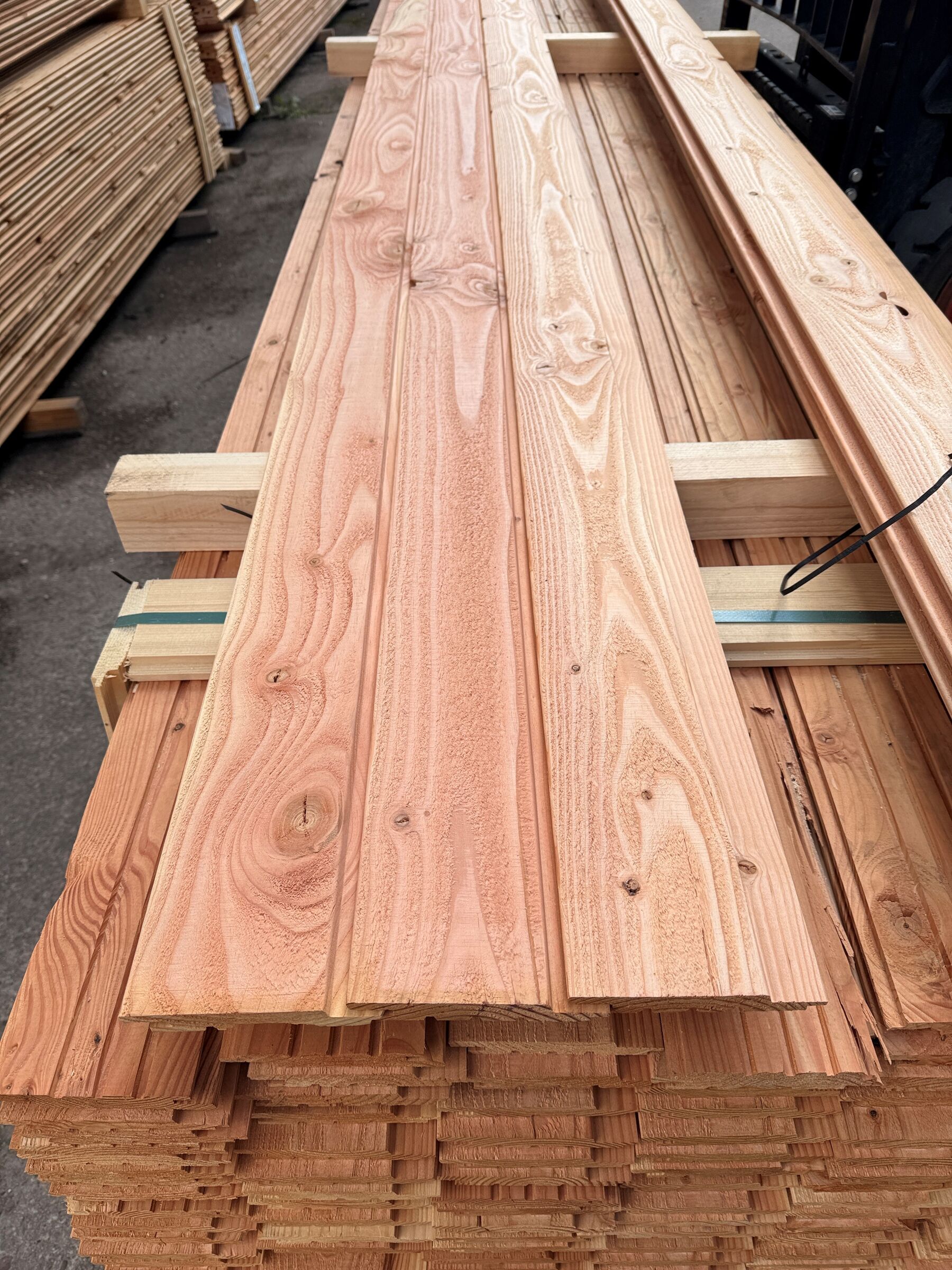 43,92 m² europäische Douglasie Profilbretter, A-10 F Profil  21x144x5000 mm