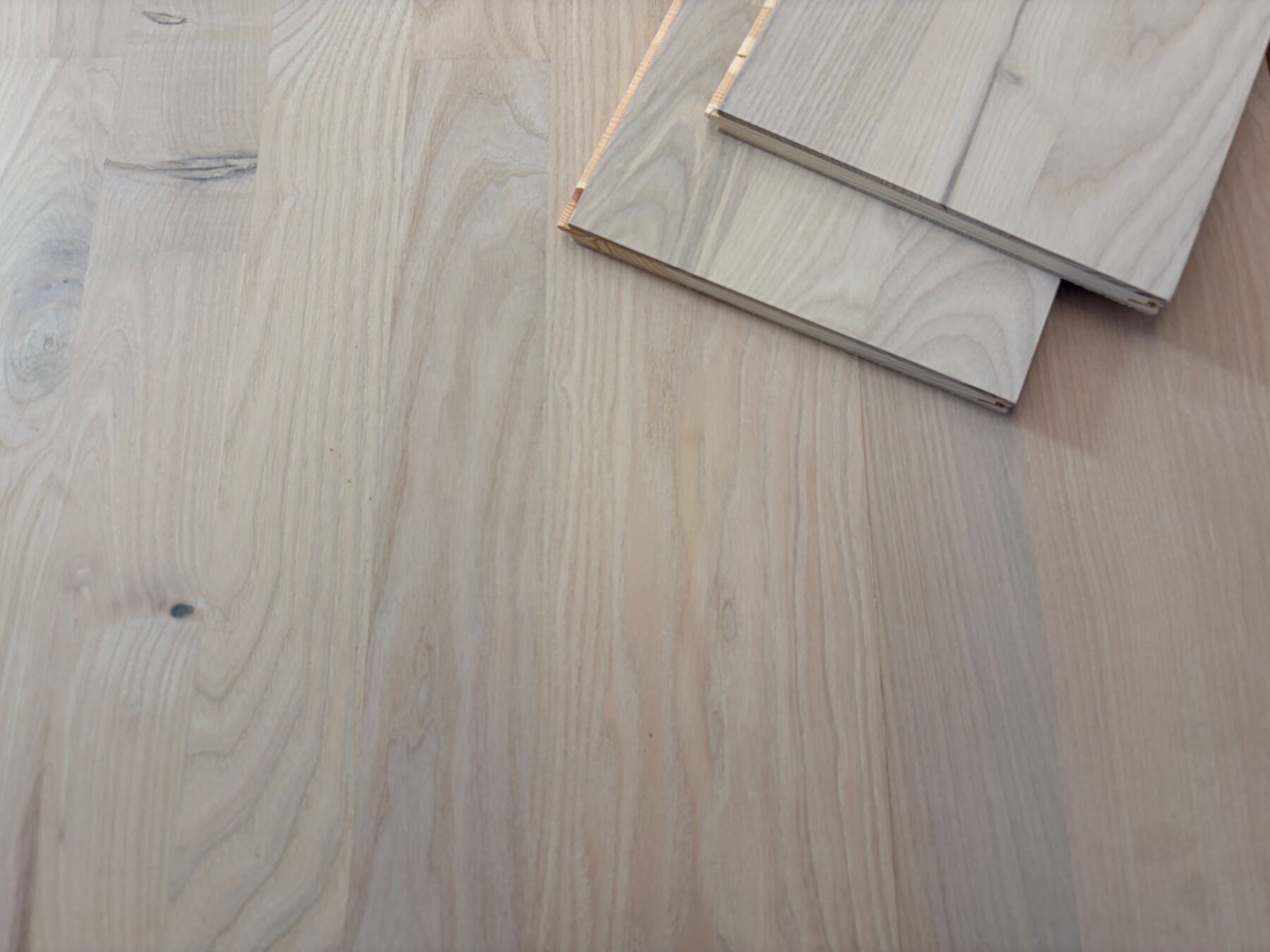 Parkett Esche Schiffsboden Eco extraweiß, 2390 x 198 x 14 mm Holzboden, Dielen, Holzpaneel, Laminat, Holzstruktur