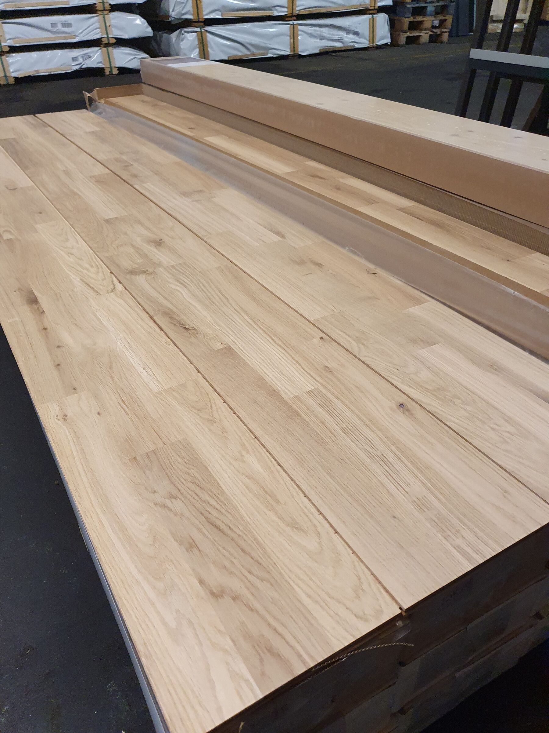 Parkett Eiche Schiffsboden matt lackiert, 2390 x 198 x 14 mm